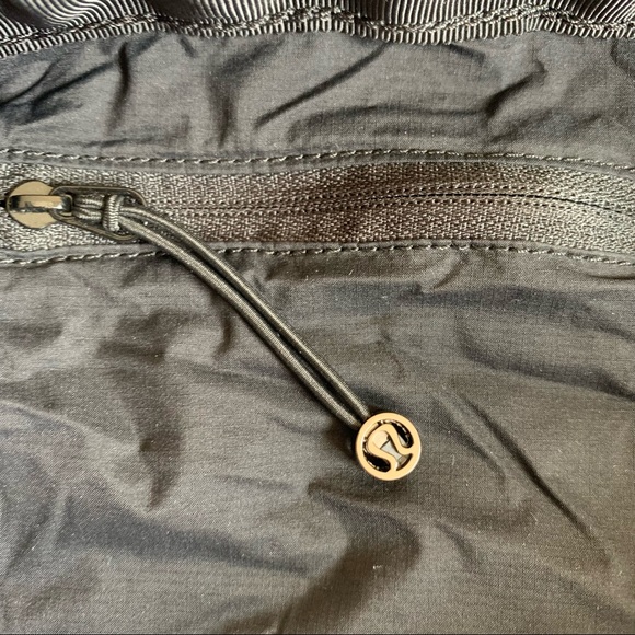 Lululemon Seawheeze 2017 Exclusive Runners drawstring bag - Picture 6 of 7